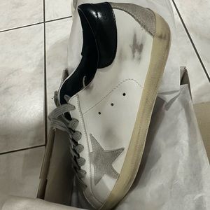 Golden goose brand new in box. Men’s size 7, women’s size 10.